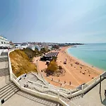 Luxury Townhouse With Terraces, Pool & Views By Be Cherish Appartement Albufeira